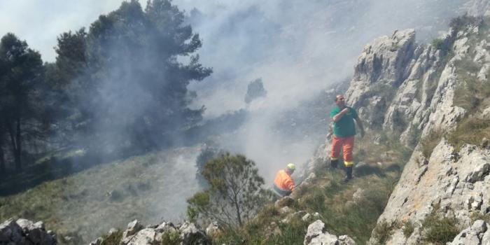 Gravina in Puglia, incendio nel cratere di Pulicchio